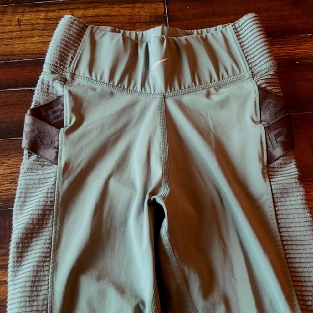 Nike army green Aero Adapt ribbed leggings size XS - Picture 5 of 13